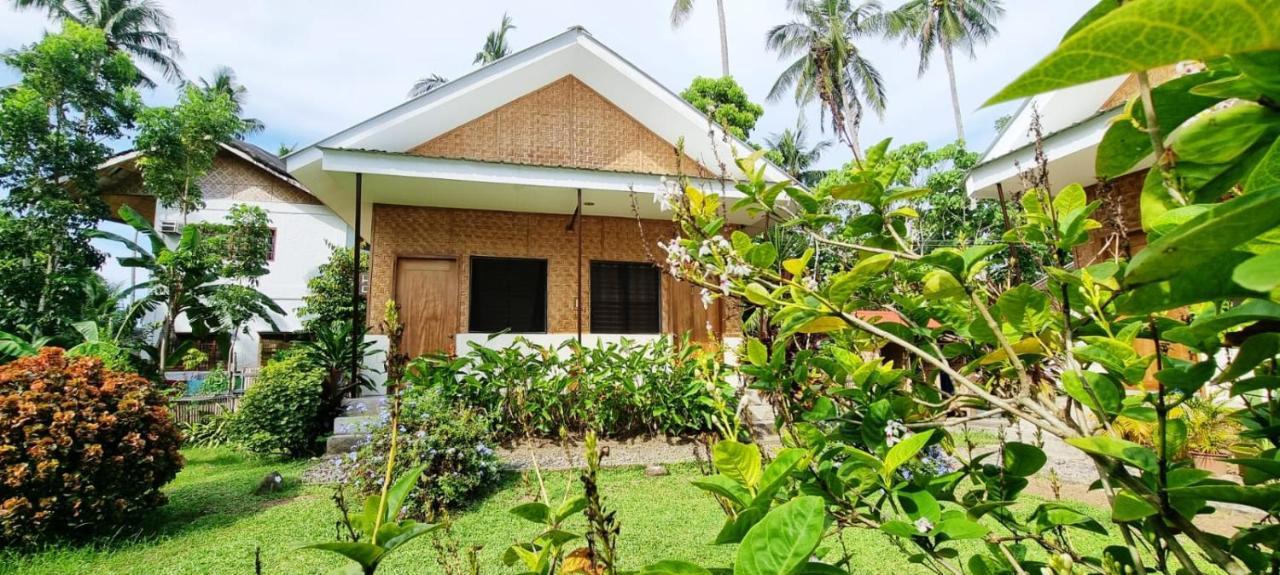 Bahandi Beach Lodge Mambajao Exteriör bild